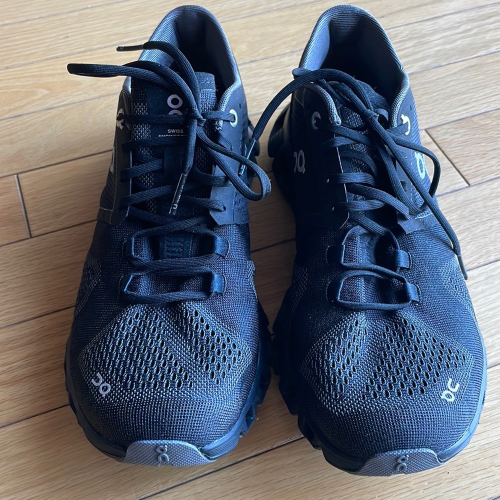 Brand NEW On Cloud, Black athletic shoes, size 7.5
